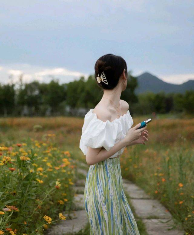 视觉|想成为精致的女人，就要穿对服装了，合适的穿搭会让整个人更优雅