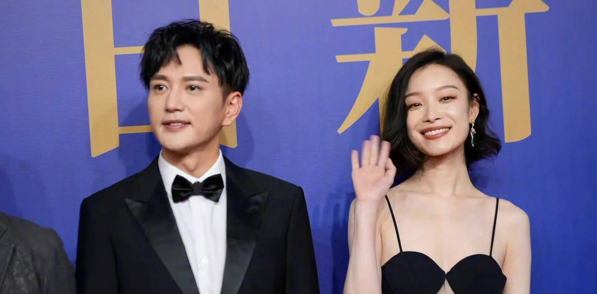 黑色|童瑶倪妮现身发布会！童瑶黑白配又壮又土气，倪妮内衣外穿更撩人