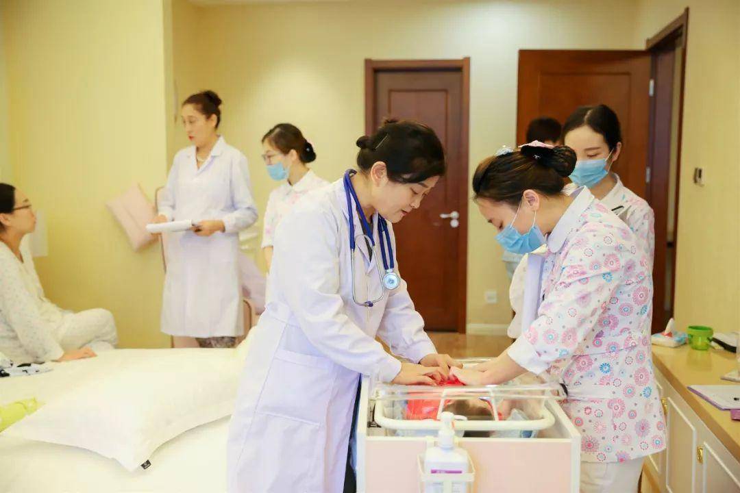 夫妻俩|月子第一天，丈夫愿意帮你做这三件“难以启齿”的事，说明很爱你