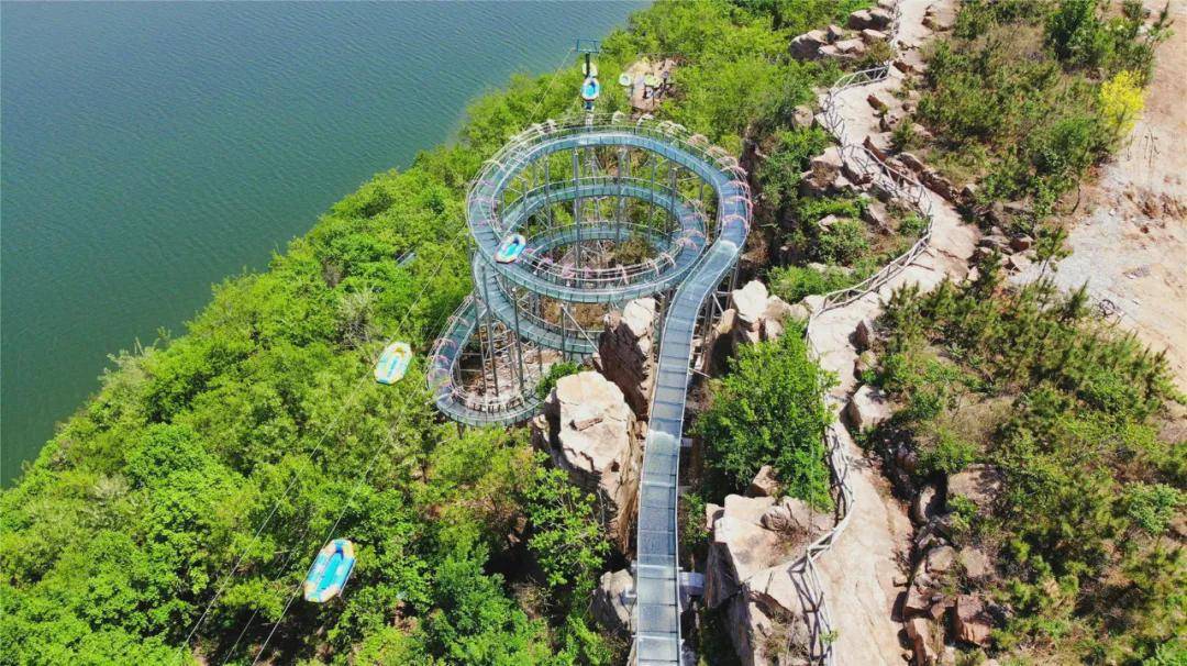 竹泉村开业十二周年红石寨开业八周年庆典举行