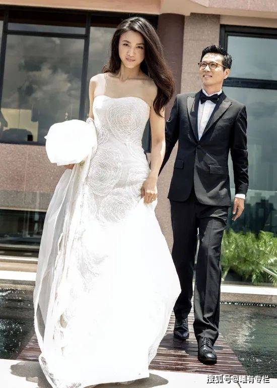 父亲|72岁Vera Wang蹦迪庆生，婚纱女王的人生有多爽？