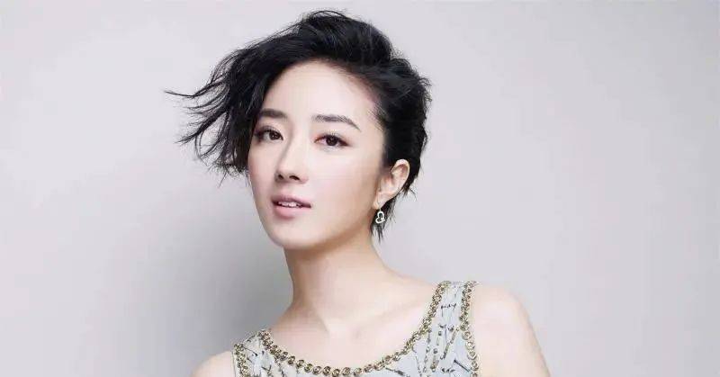 她是赵本山的干女儿,当红时与干爹传出绯闻,如今怎样?_孟真