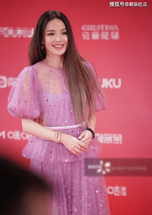杨幂|盘点女明星红毯失败造型,杨幂身挂渔网,超模何穗也翻车