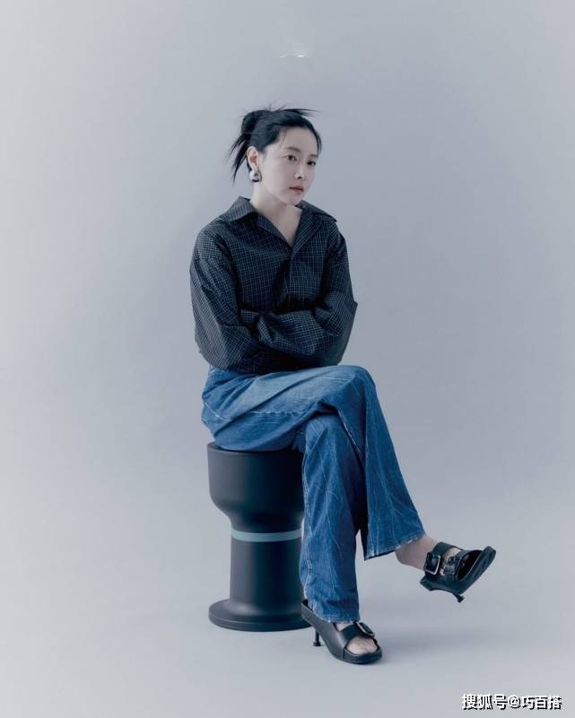 状态|50岁李英爱衣品真好，T恤、衬衫、连衣裙都能驾驭，状态让人眼红