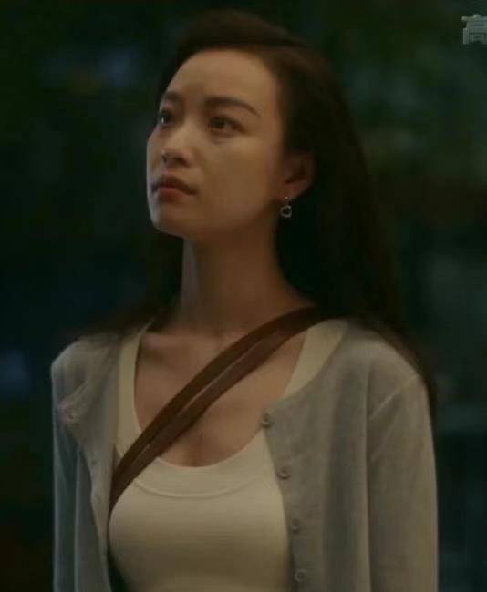 下装|徐璐真大胆，陪妈妈录《妈妈你真好看》穿BM风，水蛇腰真抢镜