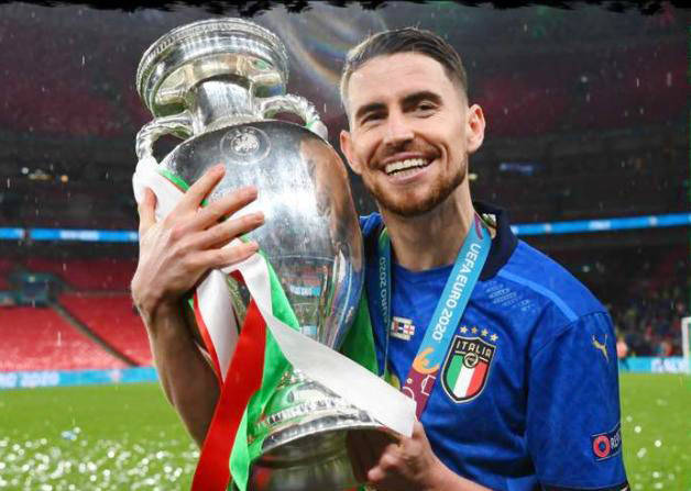 梅西|歐冠歐洲杯雙料冠軍殺入金球獎前三！梅西依舊第一 萊萬C羅笑了