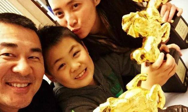 蒋勤勤|蒋勤勤43岁高龄生二胎，如今样貌令人唏嘘，网友却说：没有姑娘命