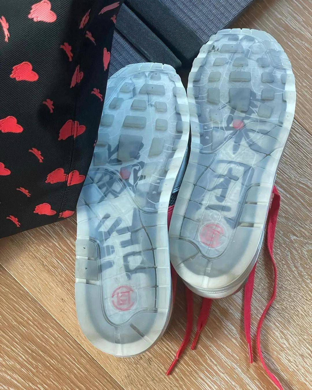 Blazzer|死亡之吻第三弹来袭，致敬Kanye！从此再无“黑丝”搭配？