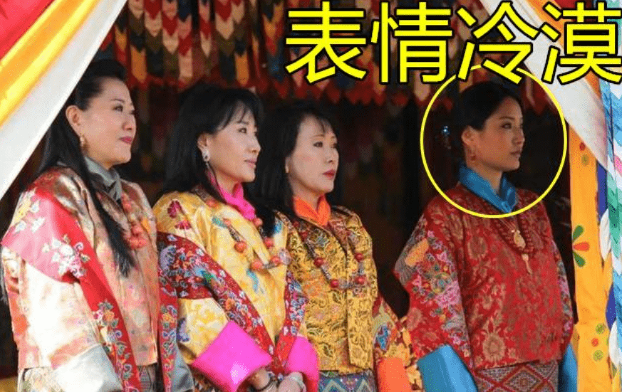 因为|不丹王后怀二胎变调皮，躲在国王身后藏着孕肚，偏要穿绣花高跟鞋