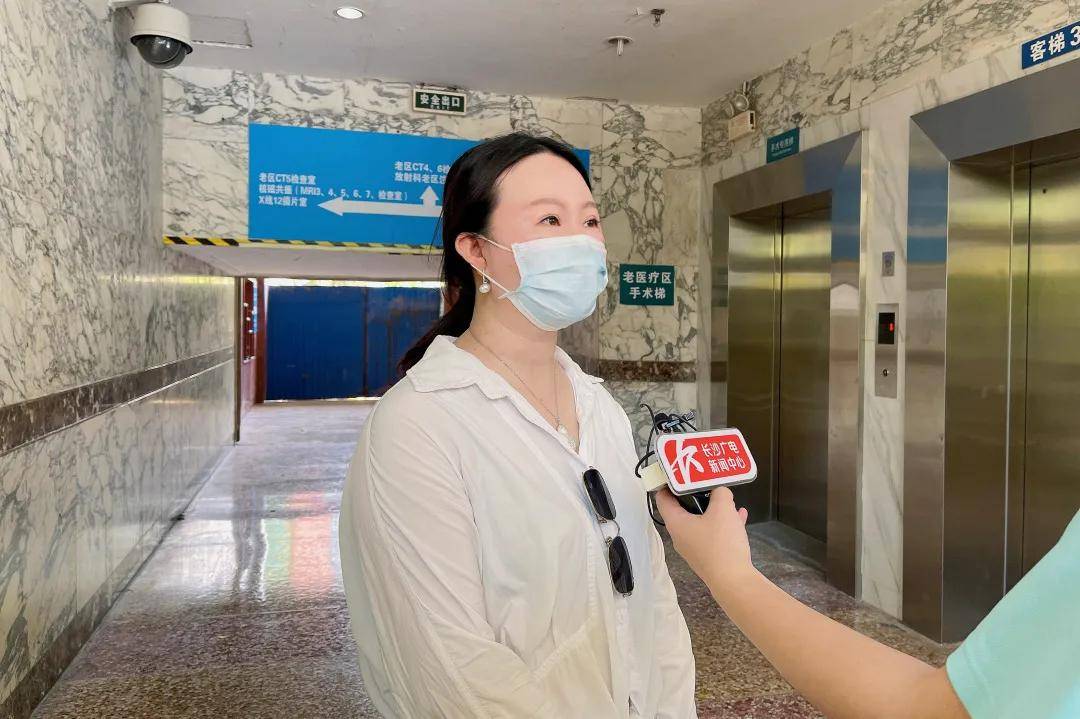 王桂丹总裁接受记者采访除了送上佳佳心仪的自行车