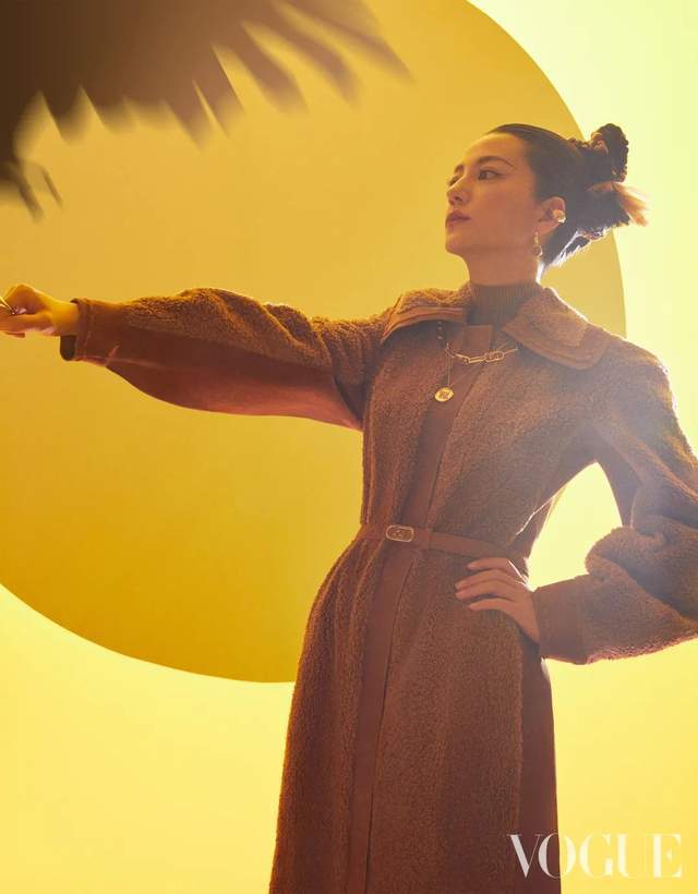 温情|赵薇:一丝幽默,一份温情,一种美。