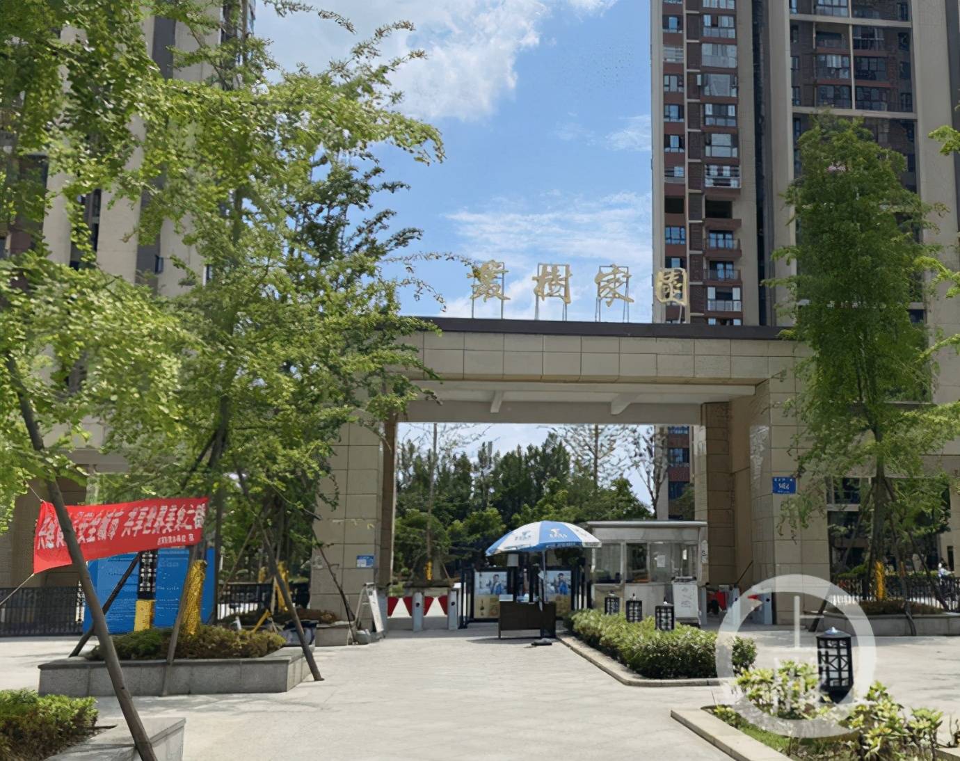 截至目前,涉案小区丛树家园物业管理公司已先行赔付20多万元,但表示