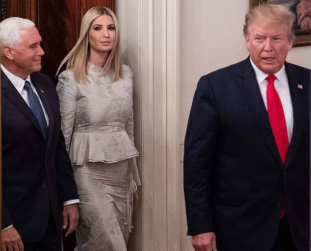 流苏|伊万卡穿灰色“裙装”上班，满满高级熟女风！流苏裙时髦又时尚