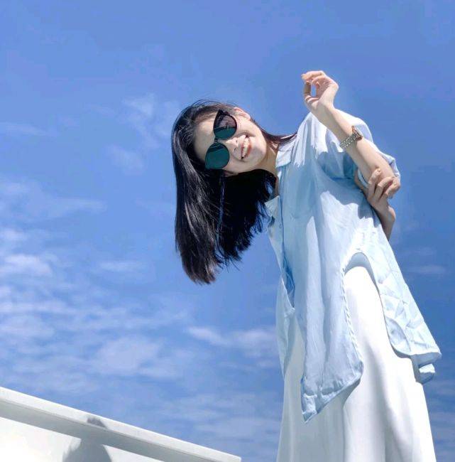 服装|日常穿搭可以很简约，但要清爽干净，穿上基础款也会很好看