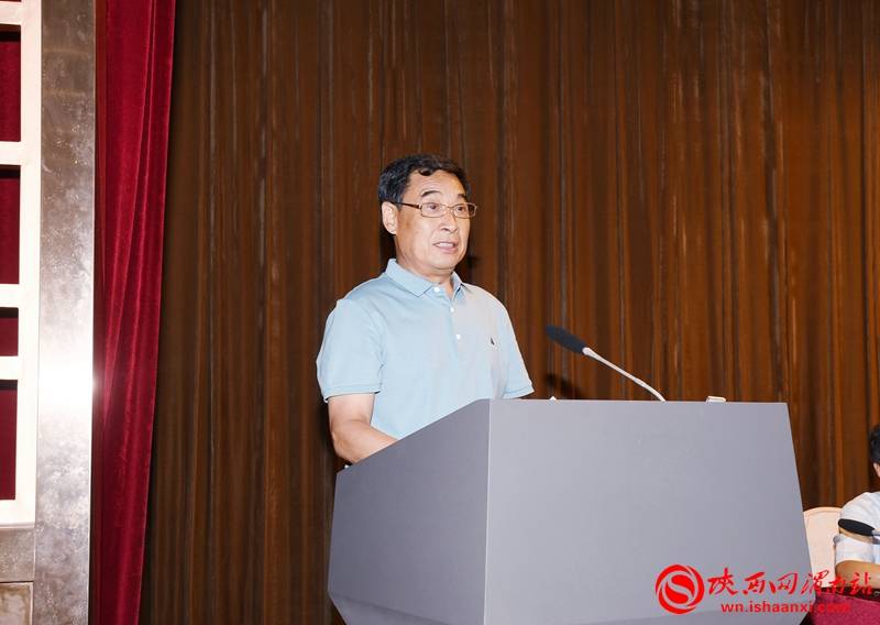 记者 冯天丽摄澄城县城关第三小学校长贺海军交流发言.记者 冯天丽摄7