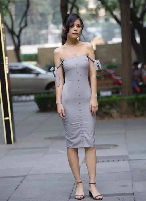 东方|滑肩连衣裙，不仅优雅大气，还展现出东方女人独特的韵味！