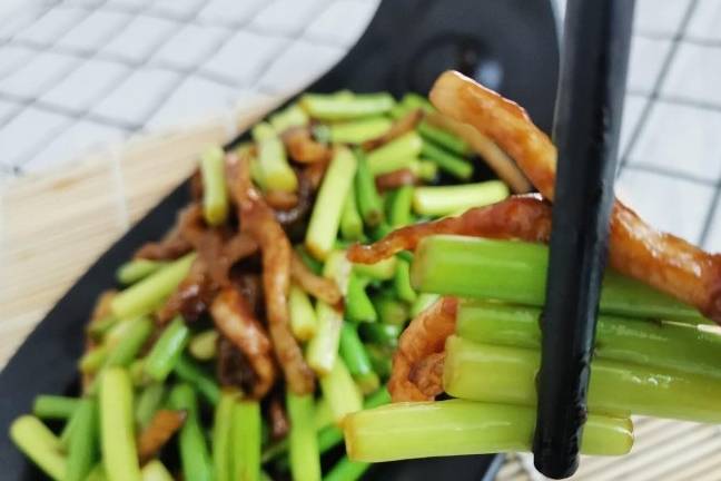 炒肉丝不粘锅要热锅 3e391b0a8b5f4583b136ee8befe409de.jpeg