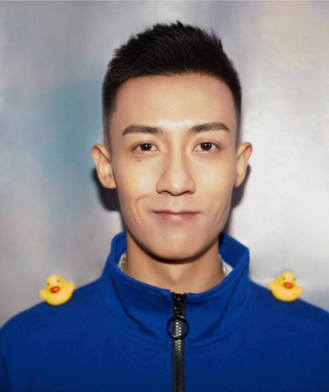 立人设的男明星 41be4a7e02004de2b74a2260d70020aa.jpeg
