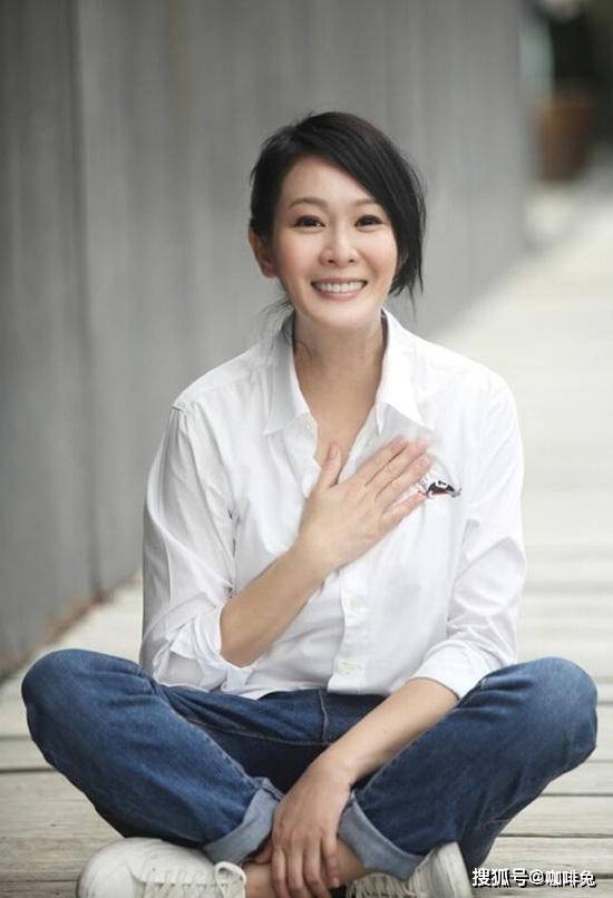 中性|40+的女人怎么穿?结婚狂刘若英告诉你，简单舒适就会大方得体
