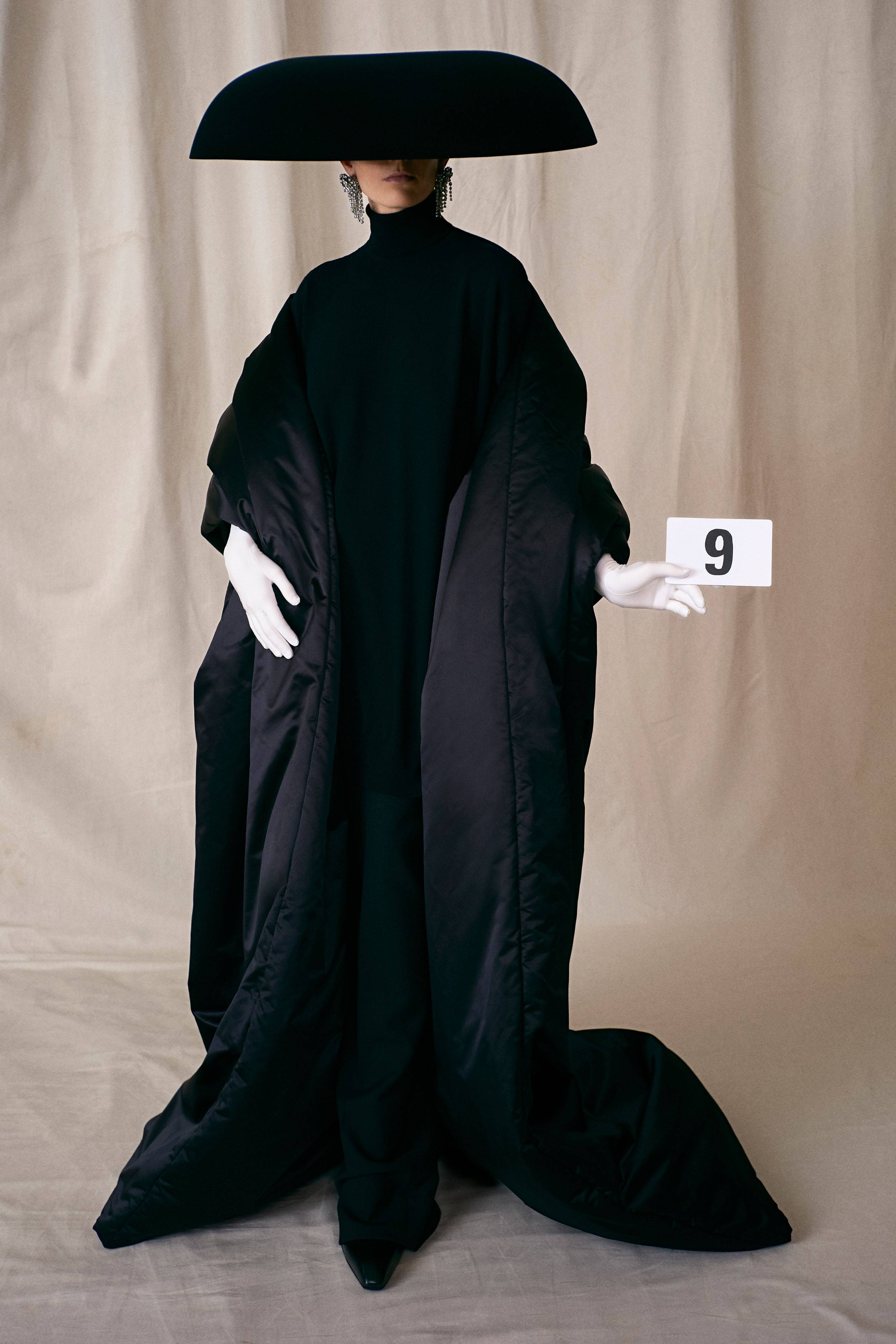 Demna|当潮牌魂穿高级定制，当Balenciaga回归