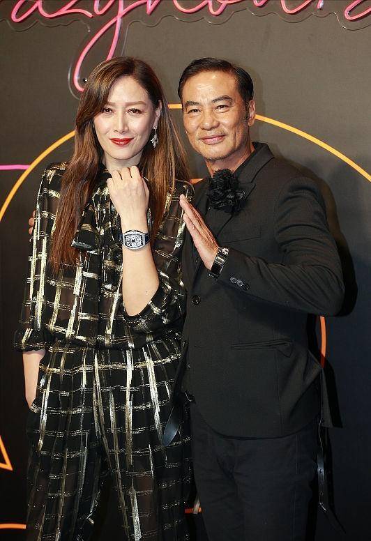 配饰|任达华与超模老婆同框，两人一个精致一个沧桑，看着不像同辈人