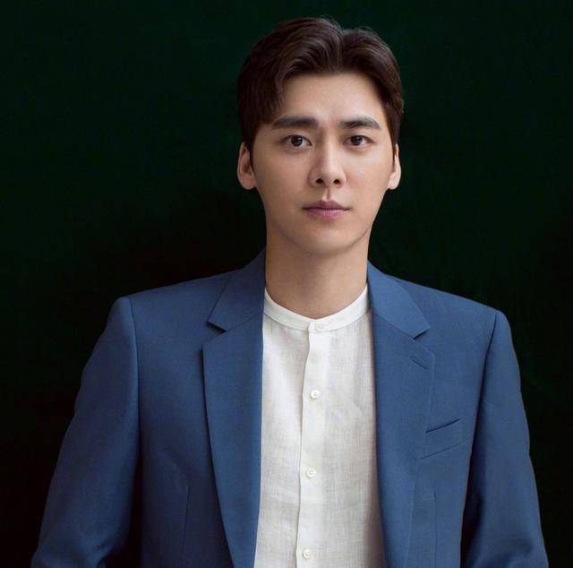 感觉|新老流量古装比拼：李易峰白衣梦回《古剑》，张哲瀚撞衫王一博