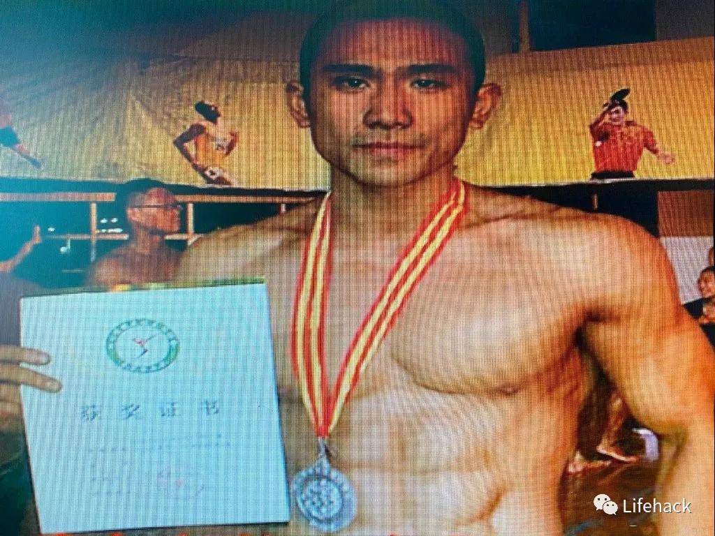 健美|39岁男警察身材照被曝光：撸铁15年成肌肉巨无霸，罪犯都不敢惹他