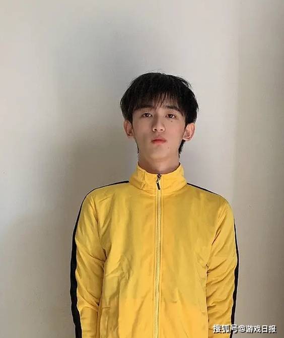 李小恩|王者荣耀李知恩吃鸡ID上热榜，凌晨5点道歉，遭女拳师集体爆破