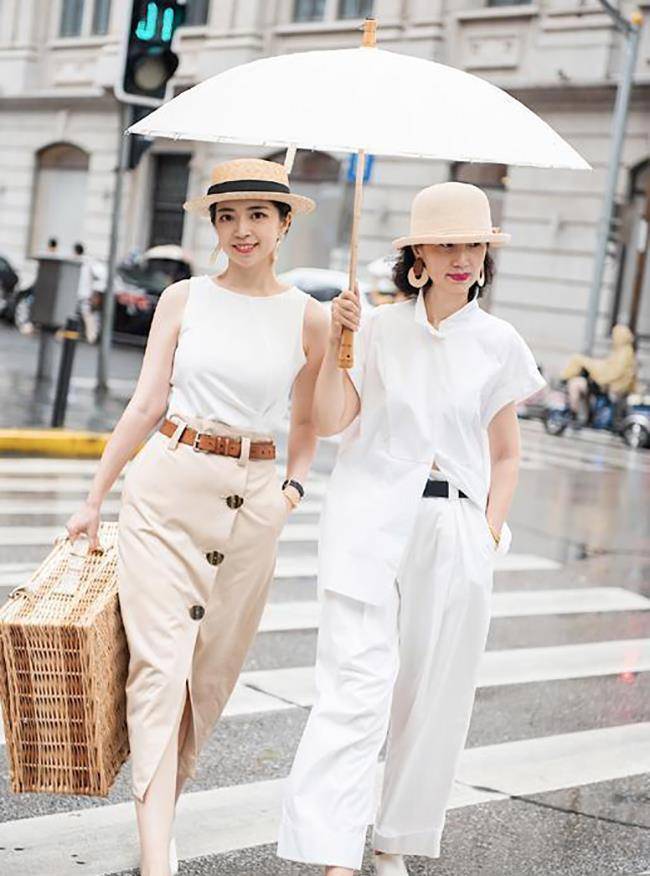 面料|这才是50岁女人该有的打扮，拒绝“扮嫩”，简单高级的气质更美