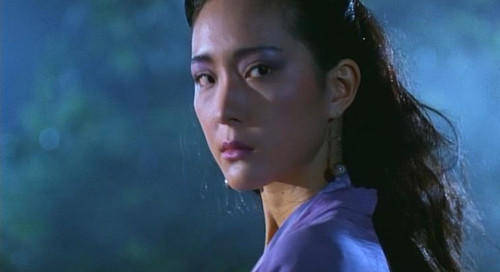 在当时的那个年代,薛芷伦算得上是很漂亮的啦,却不想在之后的出现中