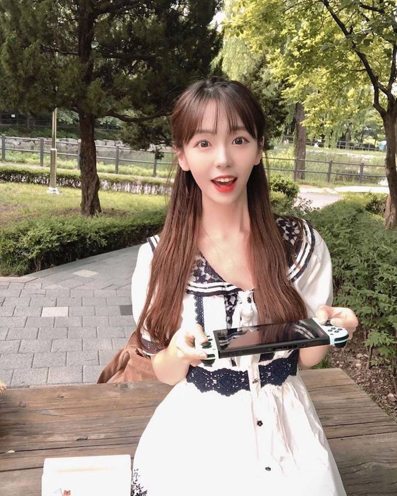 奶茶|小姐姐外表神似奶茶妹妹，修长美腿让人羡慕，网友：是初恋的味道