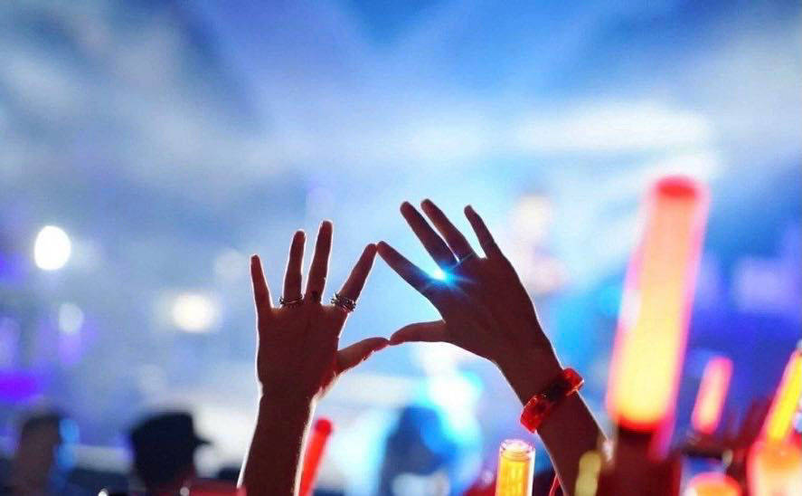 大厂|华晨宇与天娱八年合约到期，全网却在担心天娱未来该何去何从？