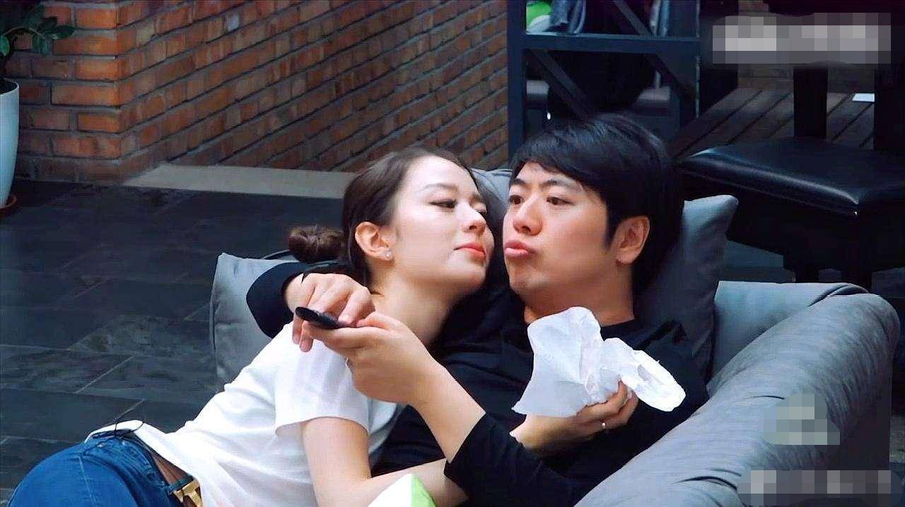 原创朗朗与吉娜共奏四连弹,琴声引来周杰伦,周董看后反手就是一个赞