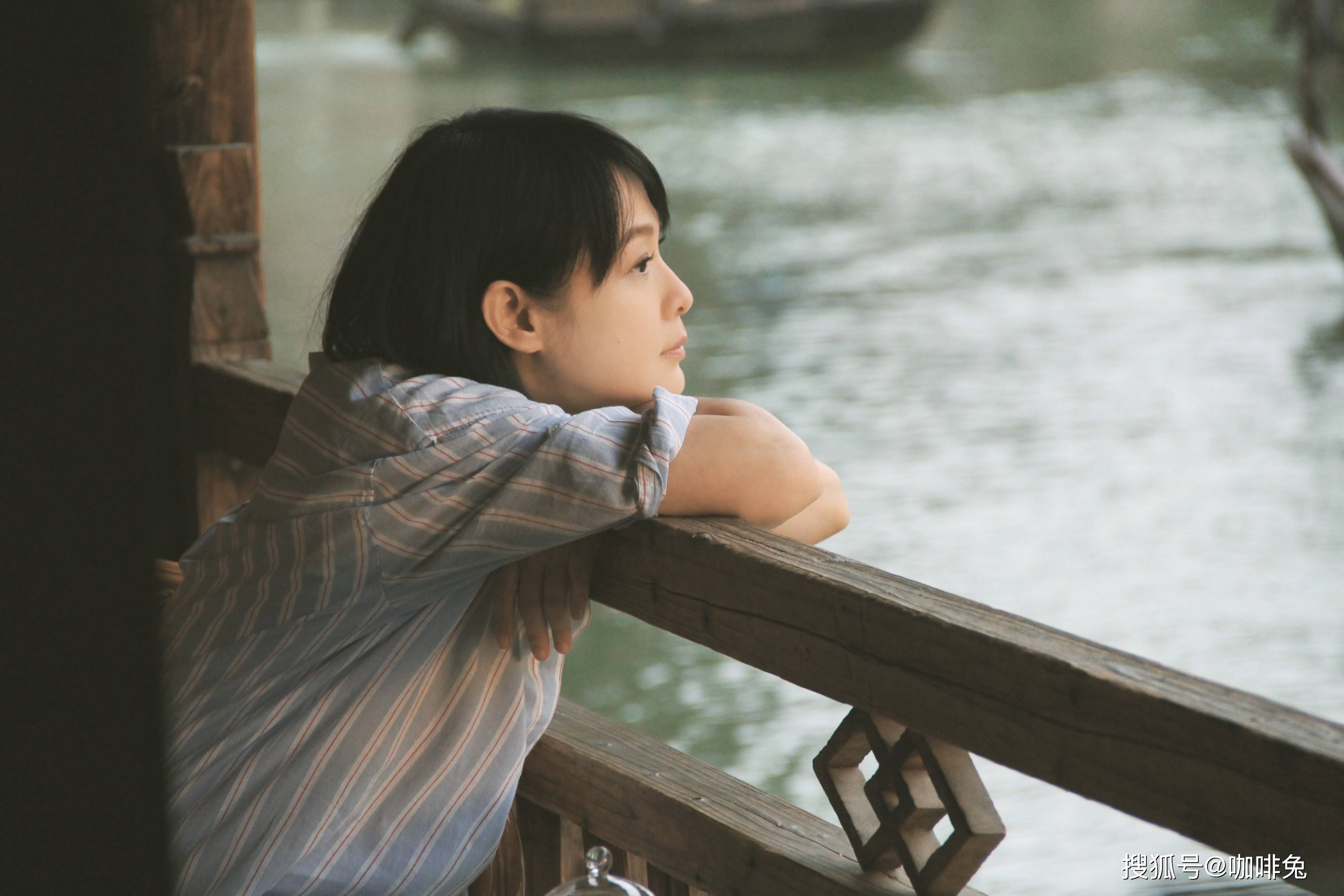中性|40+的女人怎么穿?结婚狂刘若英告诉你，简单舒适就会大方得体