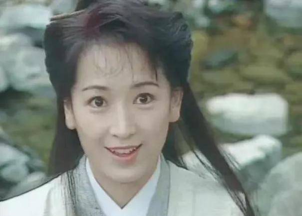 现实|TVB新剧《香港爱情故事》竟引晚间新闻让路，令人期待！