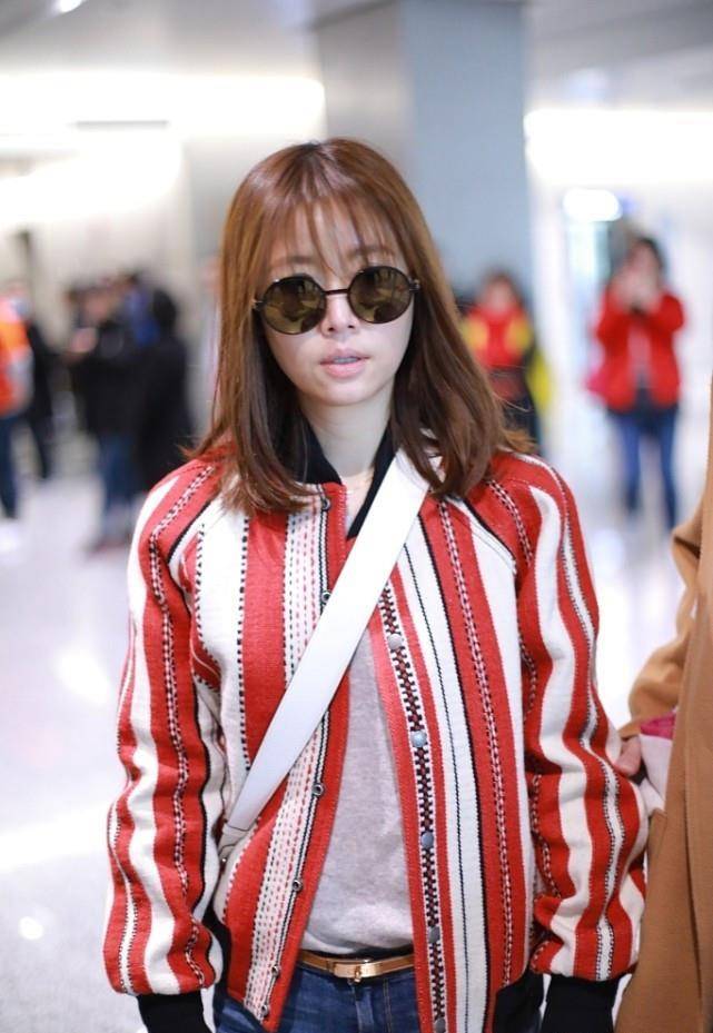 设计|林心如身体有些发福,外套都要穿纵条纹来显瘦,不过发型真减龄