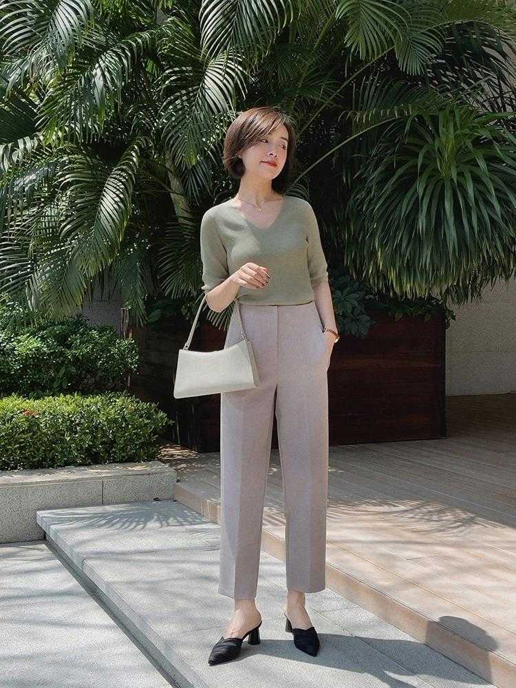 身材|过了50岁+的女人怎么穿？学会这几个搭配要点，让你减龄又时髦