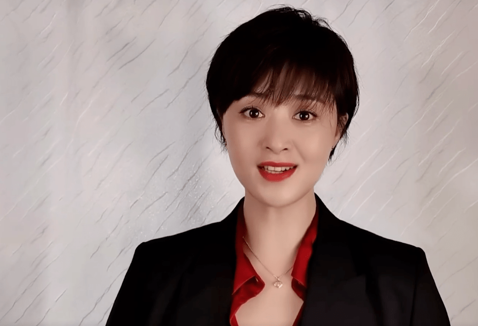 状态|瘦下去的蒋欣有多美？黄昏下利落短发显优雅，成文艺小清新美女