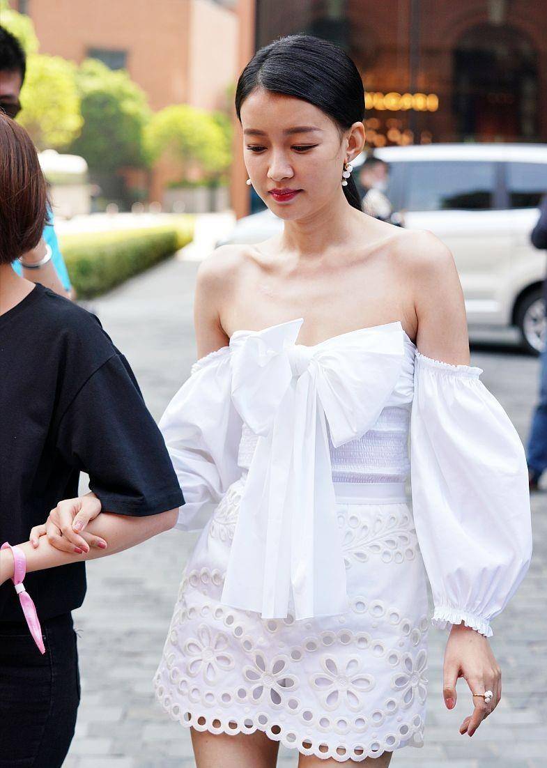 原创孙怡的肉真会长身上穿白色裙子都骨感脸上倒是饱满又滑嫩