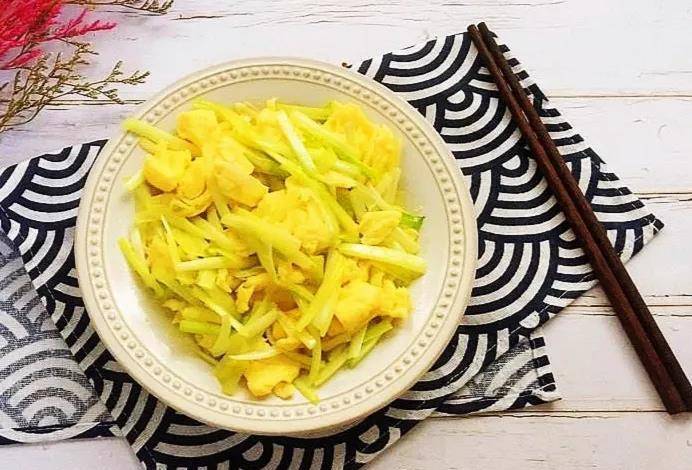 什么时候韭黄好吃 34d03b9eceee487cbf5437af2bdc4620.jpeg