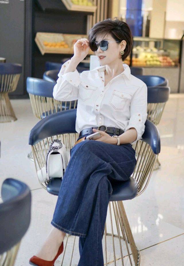 原创衬衫穿搭虽然很简约,但只要会搭配,就能穿出精致利落的形象