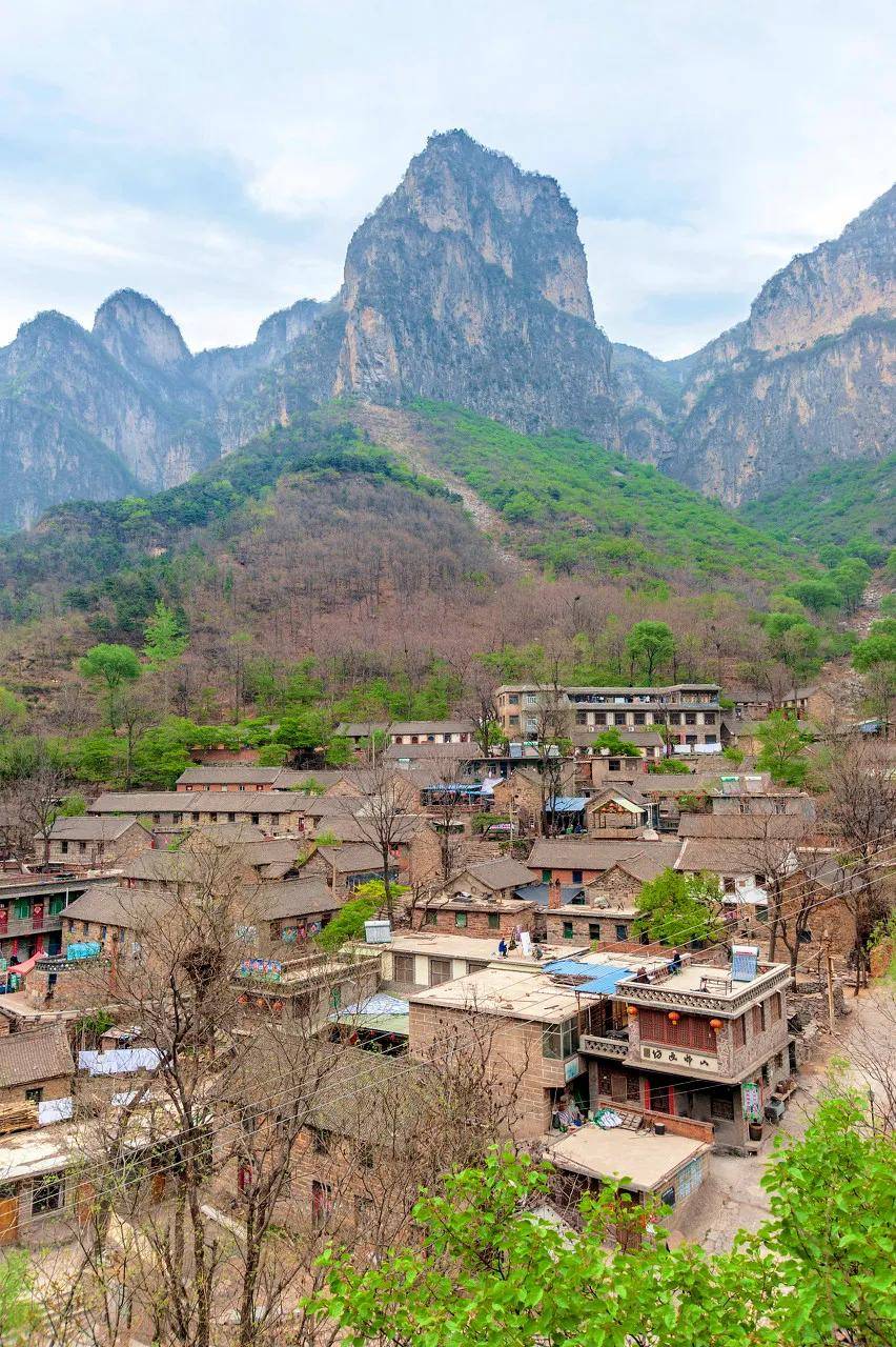 中国最危险的村庄，坐落在1700米的悬崖上，风景绝美