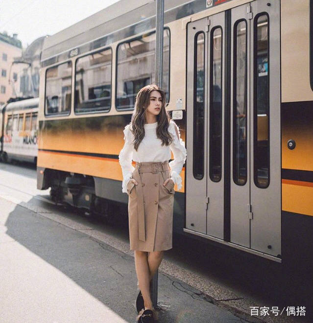 美得|两个孩子的昆凌，仍旧美得似少女，才发现这样穿减龄又百搭，学习