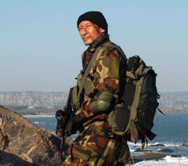 因为|“东叔”王劲松：30岁傅彪劝他北漂，成名后曾怒骂年轻演员