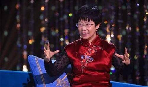 于丹|继于丹之后，又一位国学大师跌落神坛，网友质疑：她也配叫大师？