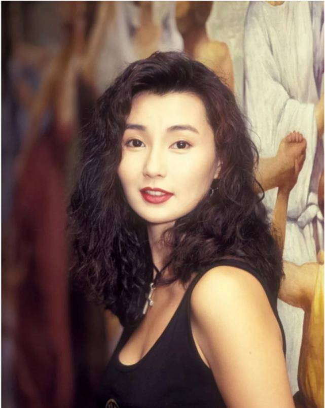 身材|张曼玉的“年代秀”:年轻时清新秀丽,年逾半百老瘦态也是时髦人