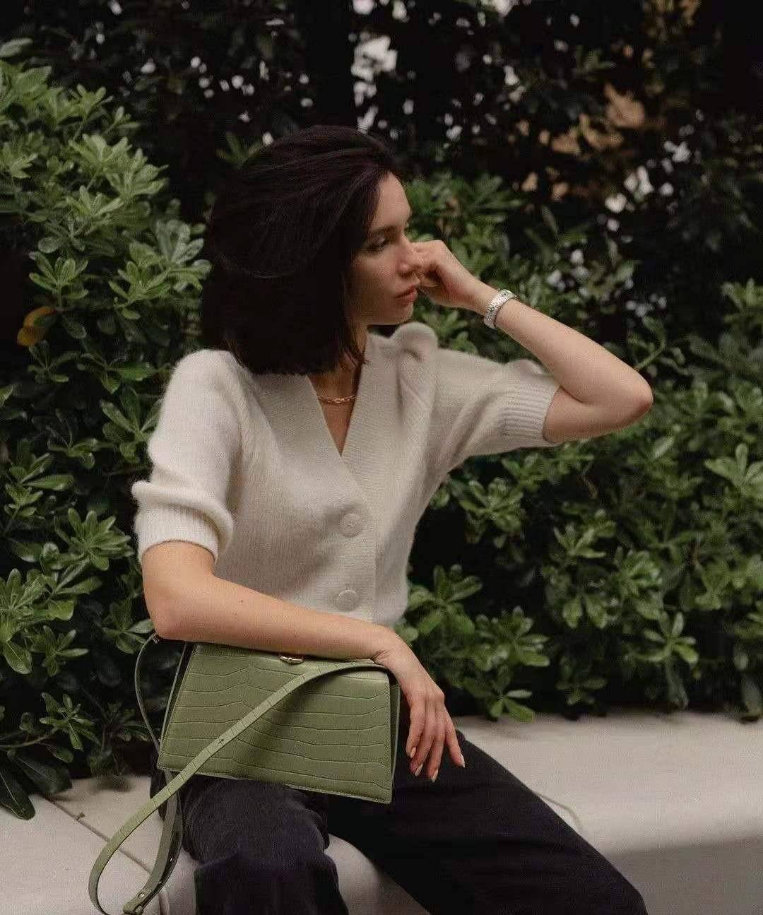 视觉|高级有质感的“短袖针织衫”，今夏流行这3种搭配，好看还超显瘦