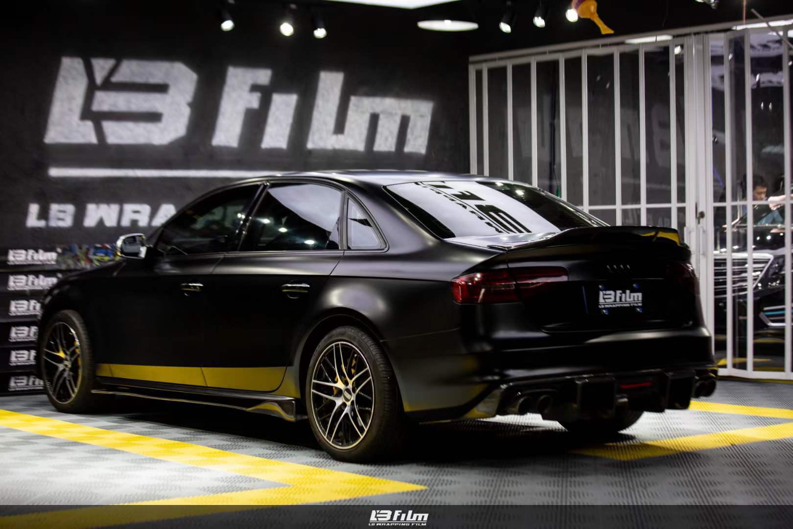 奥迪-a4l全车贴膜lbfilm改色膜陶瓷黑