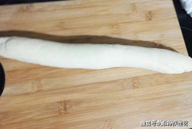做法|早餐冷馒头换一种方式吃特别香,奶香烤馒头的做法