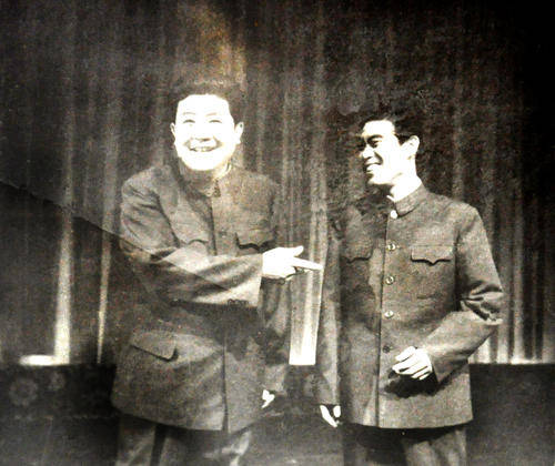 他是侯宝林的徒弟,表演相声以火爆见长,舞台效果甚至超过马季_康达夫